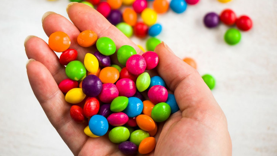 La FDA eliminará colorantes alimentarios derivados del petróleo
